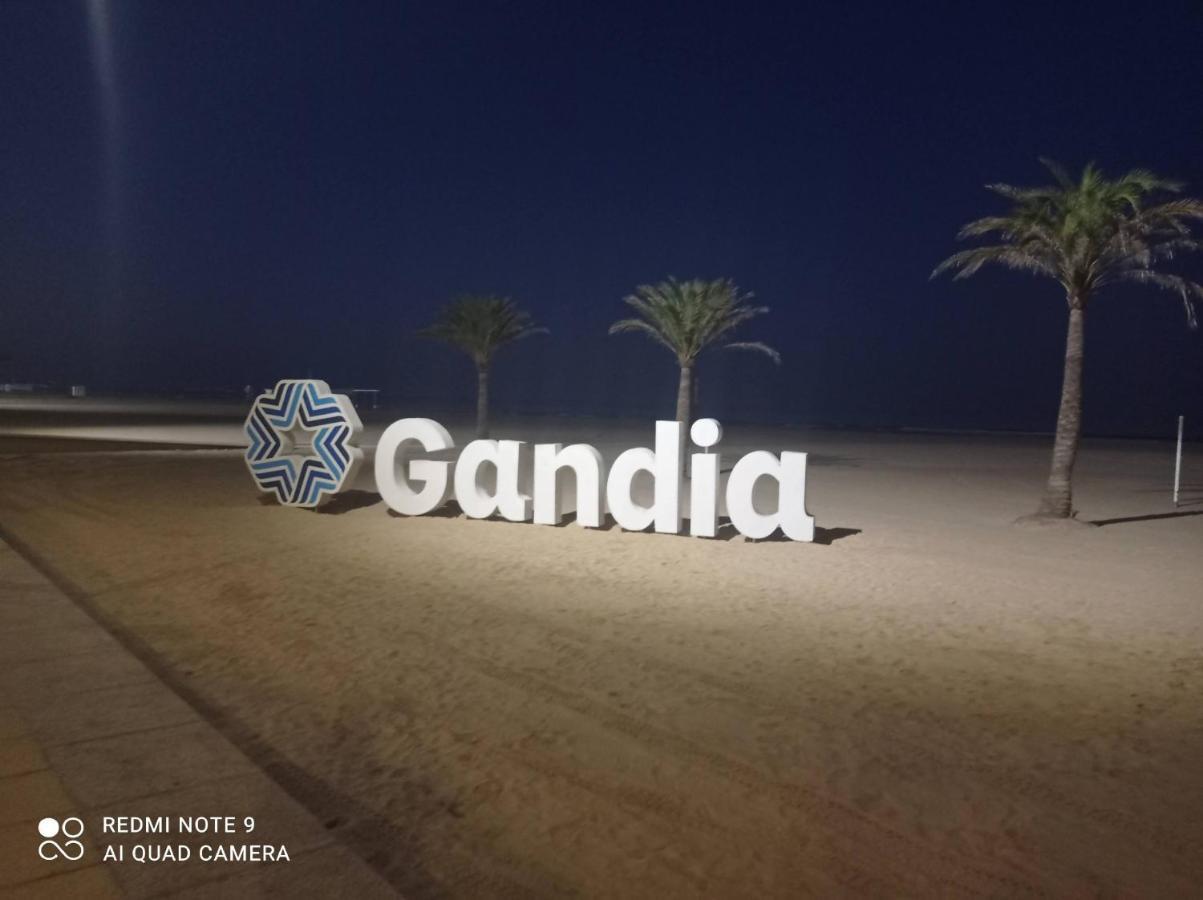 Manila Solo Familias Serviplaya Gandía Buitenkant foto